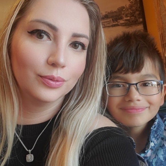 Meet your Posher, Erna Flow - Picture 2 of 2